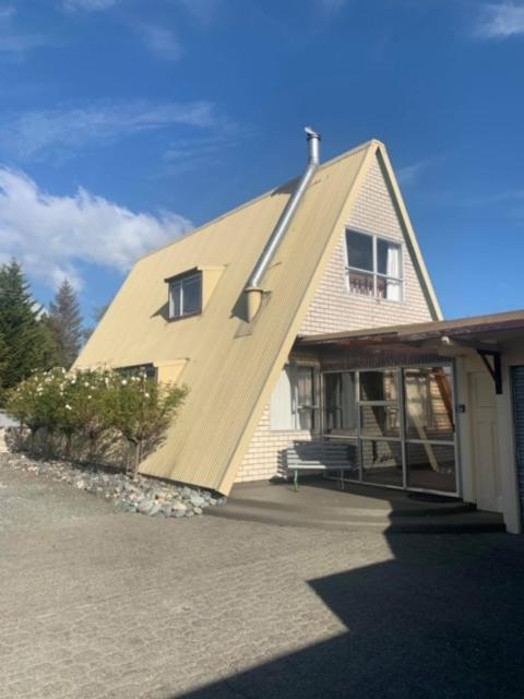 Classic A-Frame On Milford Те-Анау Екстер'єр фото